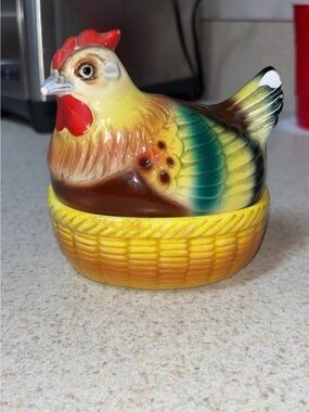 Vintage Norcrest Hand-Painted Ceramic Hen on Yellow Basket salt and pepper
